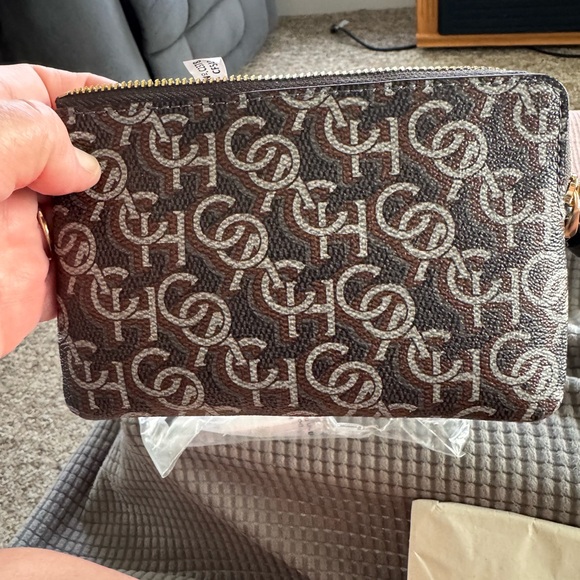 Coach Zip Around Wristlet NWT - Picture 10 of 10